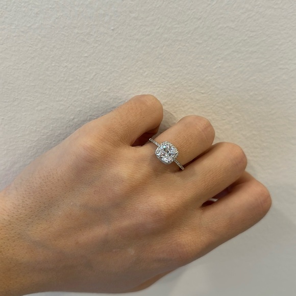 Sterling silver flower setting solitaire - Picture 1 of 2